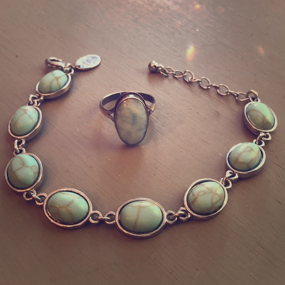 Silver bracelet w/ polished turquoise stones - Picture 1 of 1